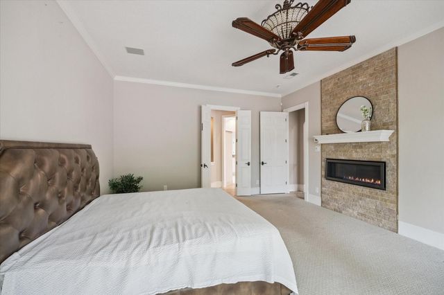 15 Forest Green Trail, Kingwood, TX 77339