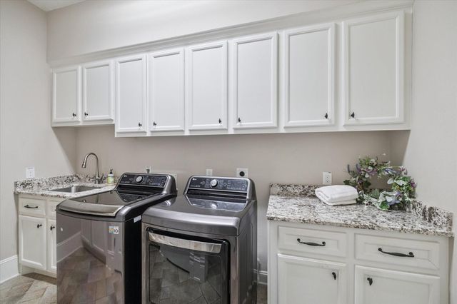 15 Forest Green Trail, Kingwood, TX 77339