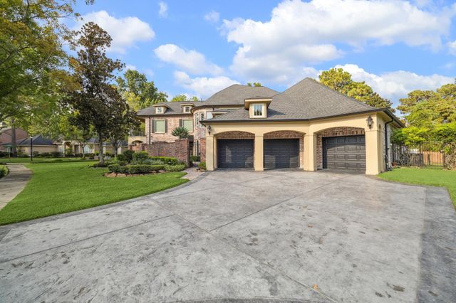 15 Forest Green Trail, Kingwood, TX 77339