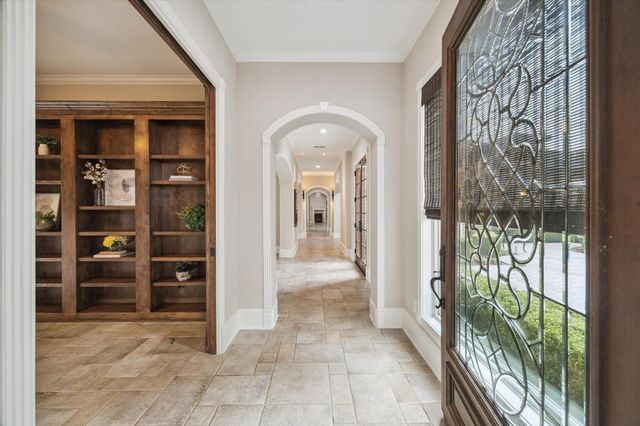 15 Forest Green Trail, Kingwood, TX 77339