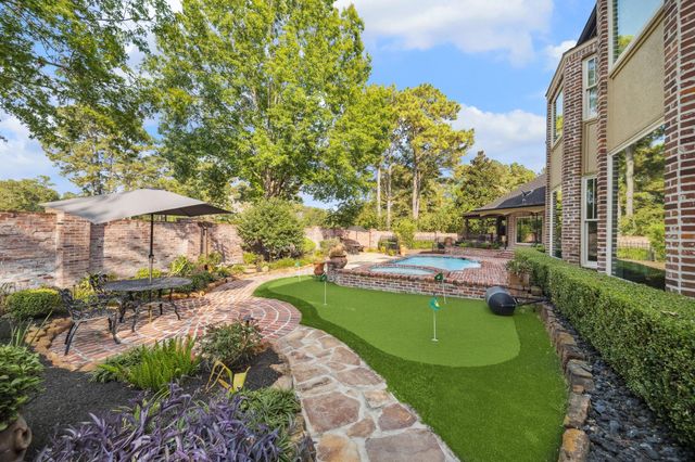 15 Forest Green Trail, Kingwood, TX 77339