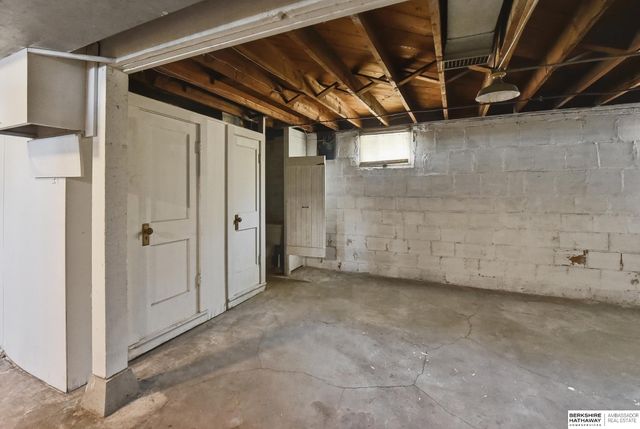 2753 N 47th Avenue, Omaha, NE 68104