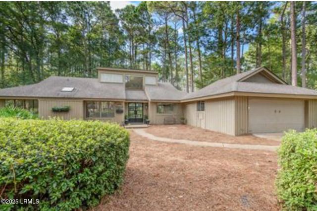 4 Brown Thrasher Road, Hilton Head Island, SC 29926