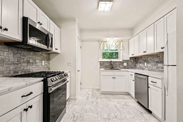 4833 Wakefield Avenue, Comstock Park, MI 49321