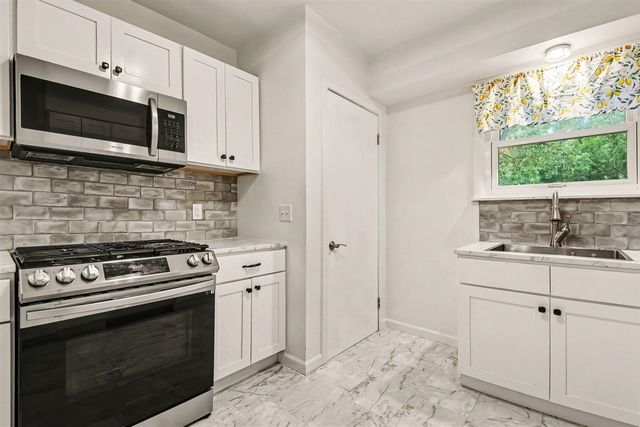 4833 Wakefield Avenue, Comstock Park, MI 49321