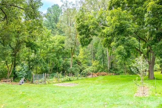 4833 Wakefield Avenue, Comstock Park, MI 49321