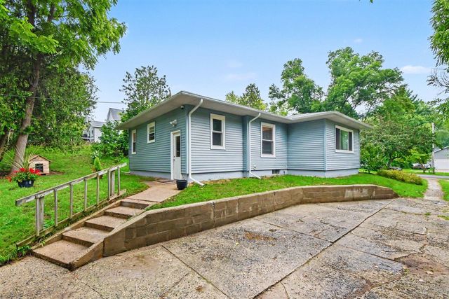 4833 Wakefield Avenue, Comstock Park, MI 49321