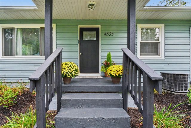 4833 Wakefield Avenue, Comstock Park, MI 49321