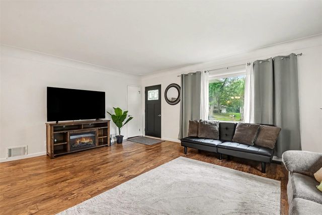 4833 Wakefield Avenue, Comstock Park, MI 49321