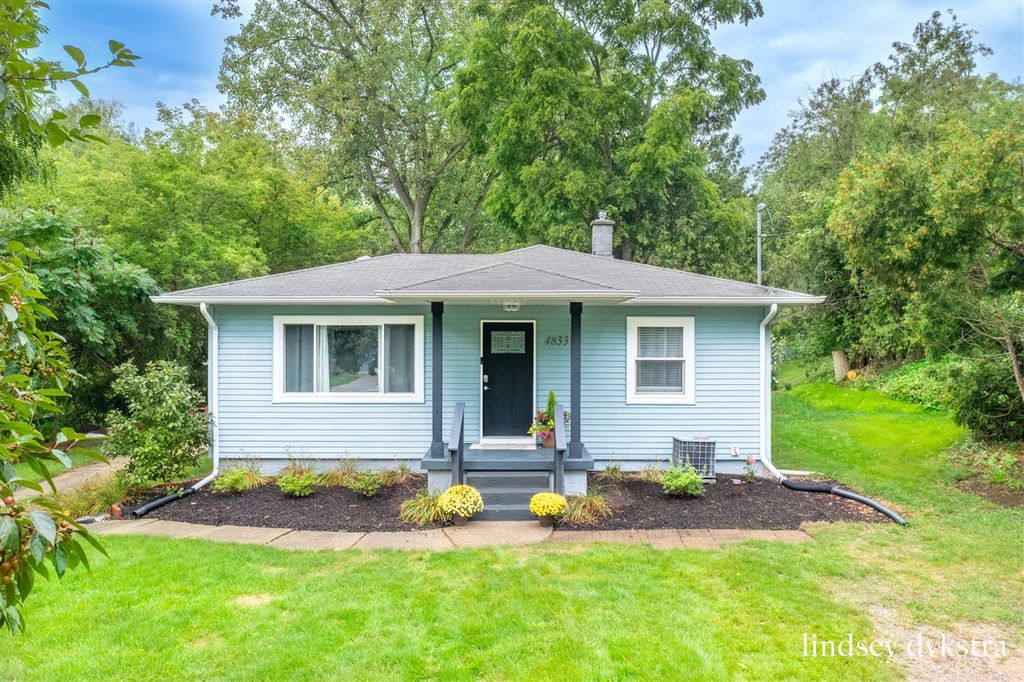4833 Wakefield Avenue, Comstock Park, MI 49321