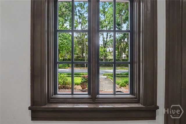 27 E 49th Street, Savannah, GA 31405