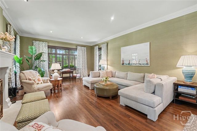 27 E 49th Street, Savannah, GA 31405