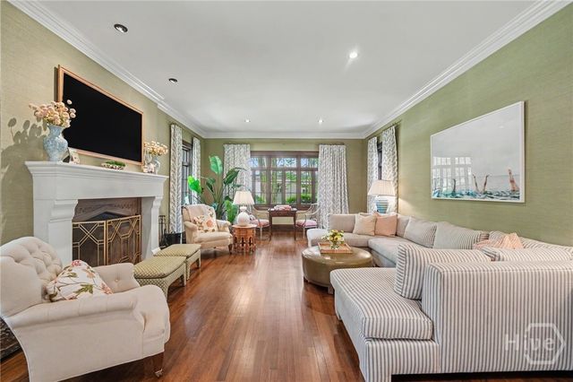27 E 49th Street, Savannah, GA 31405