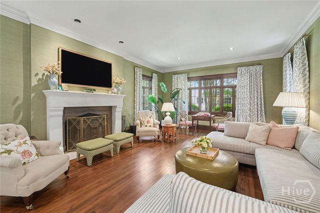 27 E 49th Street, Savannah, GA 31405