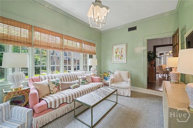 27 E 49th Street, Savannah, GA 31405
