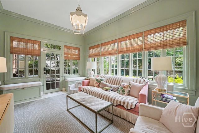 27 E 49th Street, Savannah, GA 31405