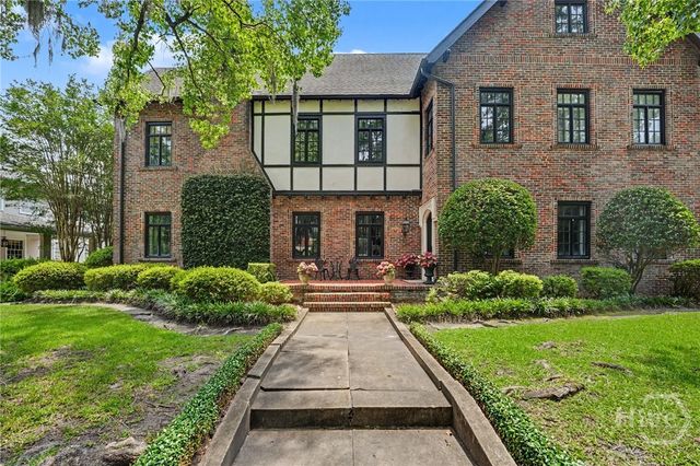 27 E 49th Street, Savannah, GA 31405