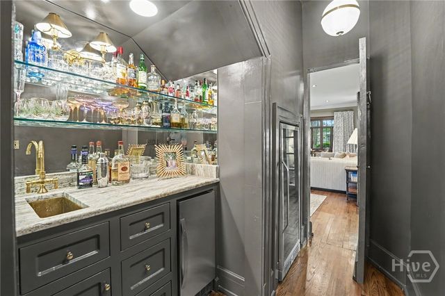 27 E 49th Street, Savannah, GA 31405