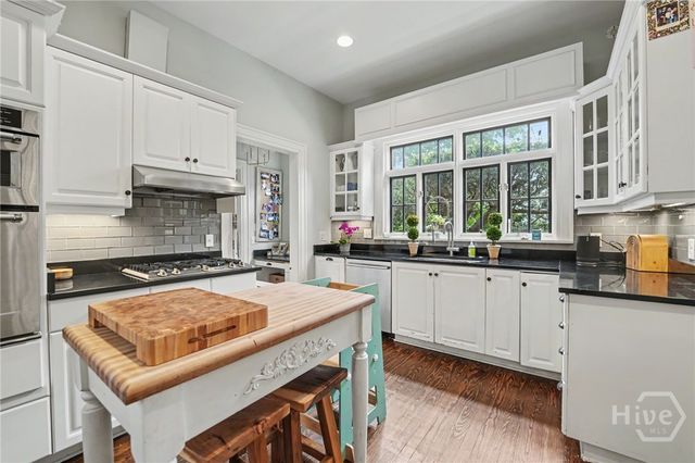 27 E 49th Street, Savannah, GA 31405