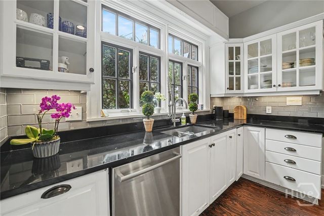 27 E 49th Street, Savannah, GA 31405
