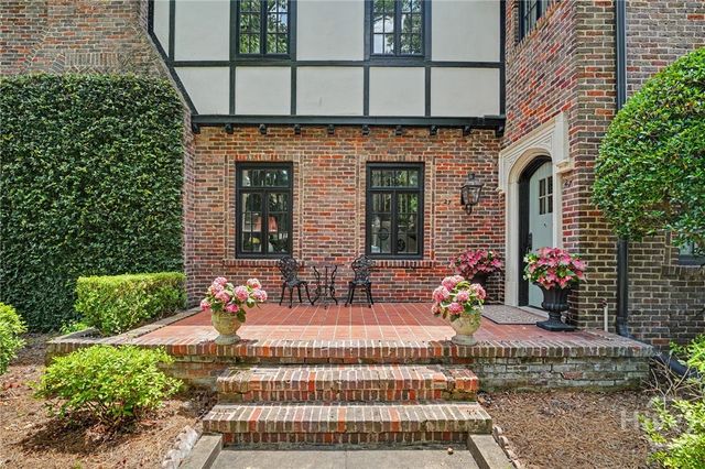 27 E 49th Street, Savannah, GA 31405