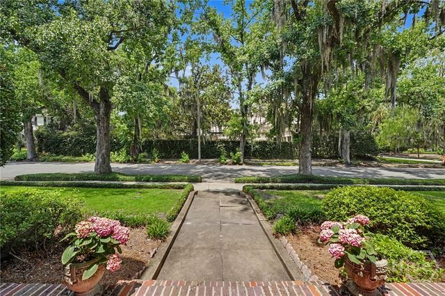 27 E 49th Street, Savannah, GA 31405