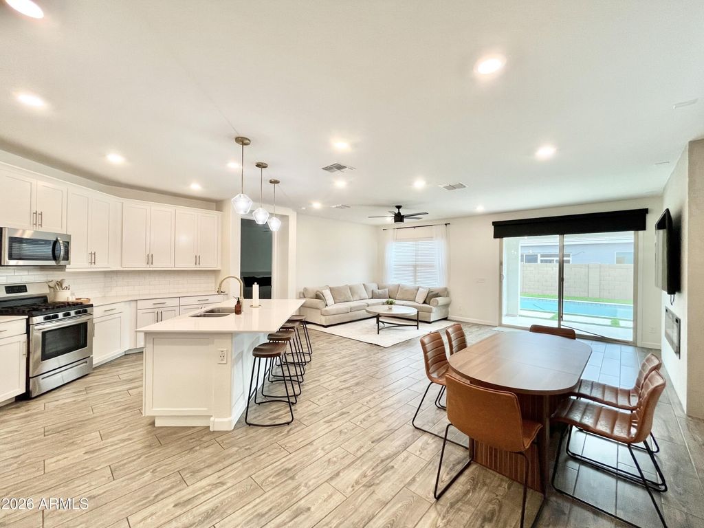 255 W RAINBOW BRIDGE Lane, San Tan Valley, AZ 85140 — photo 4