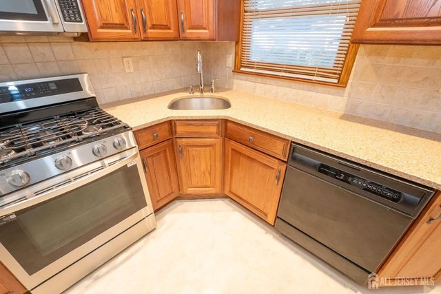 976 Maltby Avenue, South Plainfield, NJ 07080