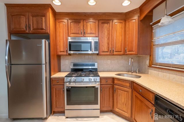 976 Maltby Avenue, South Plainfield, NJ 07080