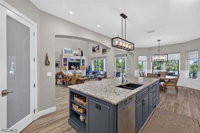 9066 Mockingbird DR, Sanibel, FL 33957