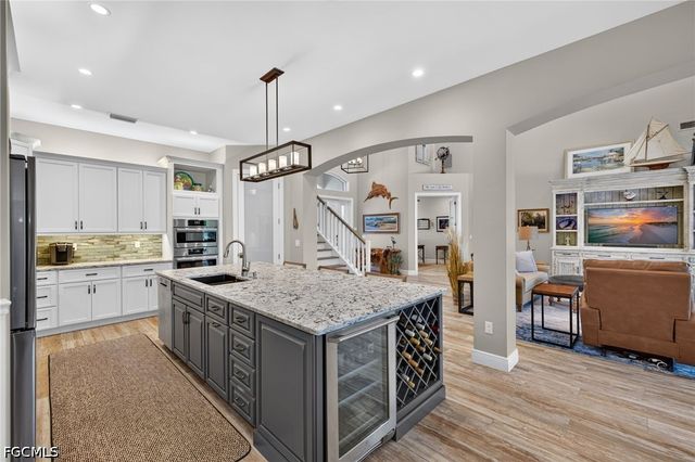 9066 Mockingbird DR, Sanibel, FL 33957