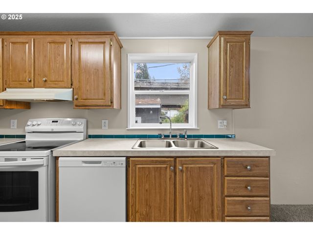 16300 Se HIGHWAY 224 8, Damascus, OR 97089