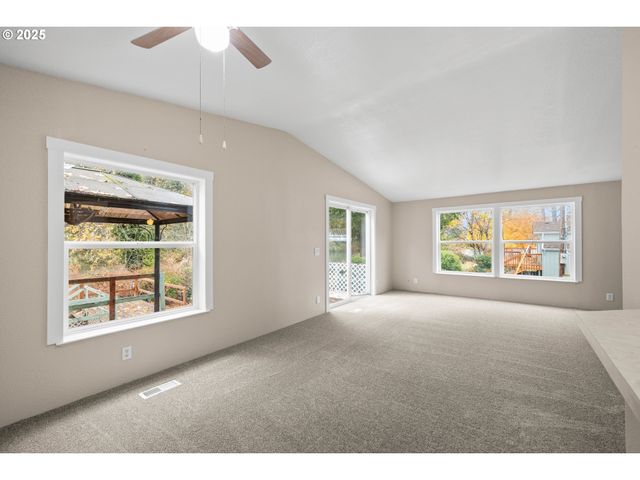 16300 Se HIGHWAY 224 8, Damascus, OR 97089