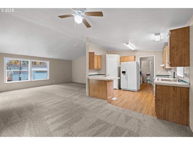 16300 Se HIGHWAY 224 8, Damascus, OR 97089