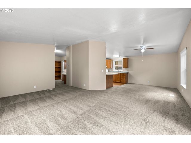 16300 Se HIGHWAY 224 8, Damascus, OR 97089