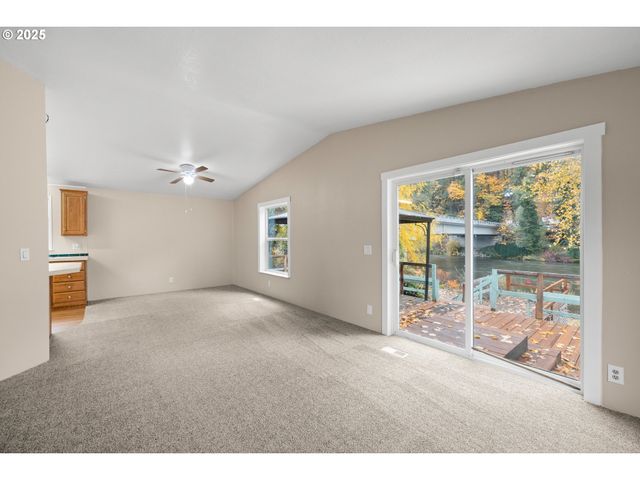 16300 Se HIGHWAY 224 8, Damascus, OR 97089