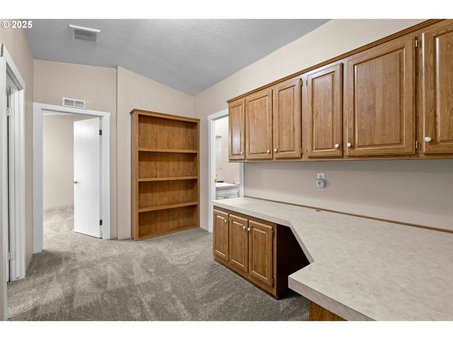 16300 Se HIGHWAY 224 8, Damascus, OR 97089