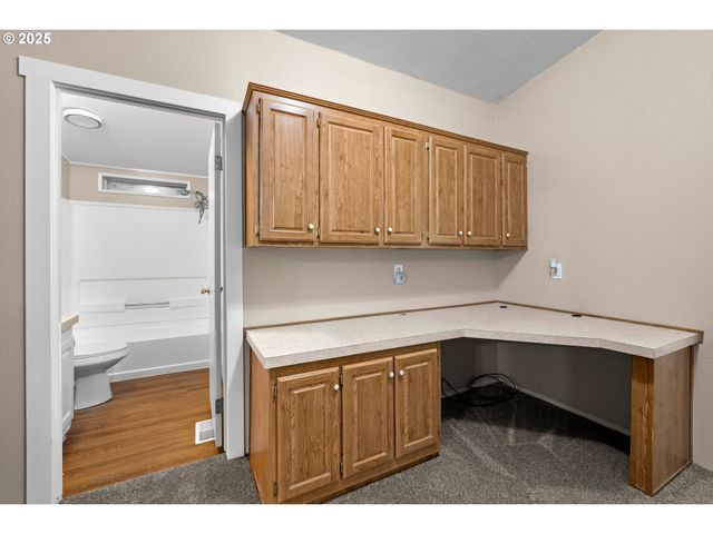 16300 Se HIGHWAY 224 8, Damascus, OR 97089