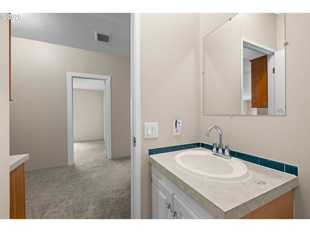 16300 Se HIGHWAY 224 8, Damascus, OR 97089