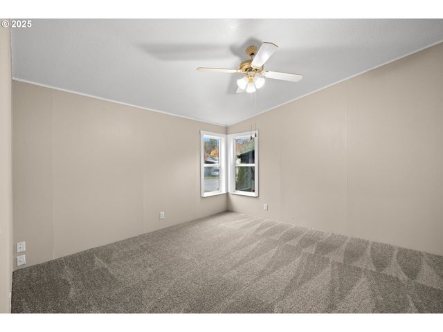 16300 Se HIGHWAY 224 8, Damascus, OR 97089