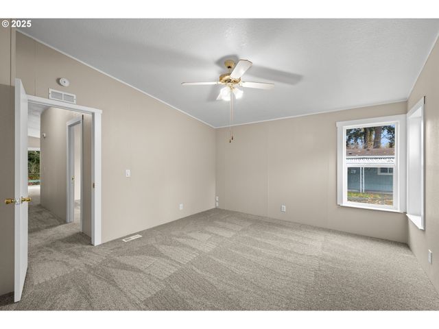 16300 Se HIGHWAY 224 8, Damascus, OR 97089