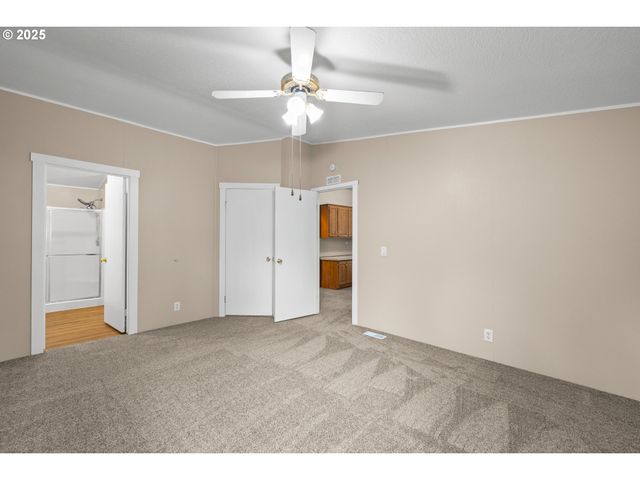 16300 Se HIGHWAY 224 8, Damascus, OR 97089