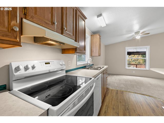 16300 Se HIGHWAY 224 8, Damascus, OR 97089