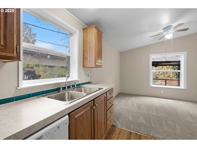 16300 Se HIGHWAY 224 8, Damascus, OR 97089