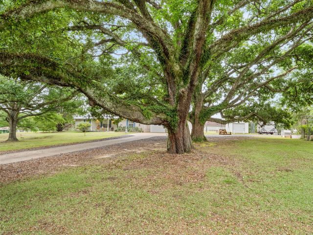 1656 Jeane Chapel, Leesville, LA 71446