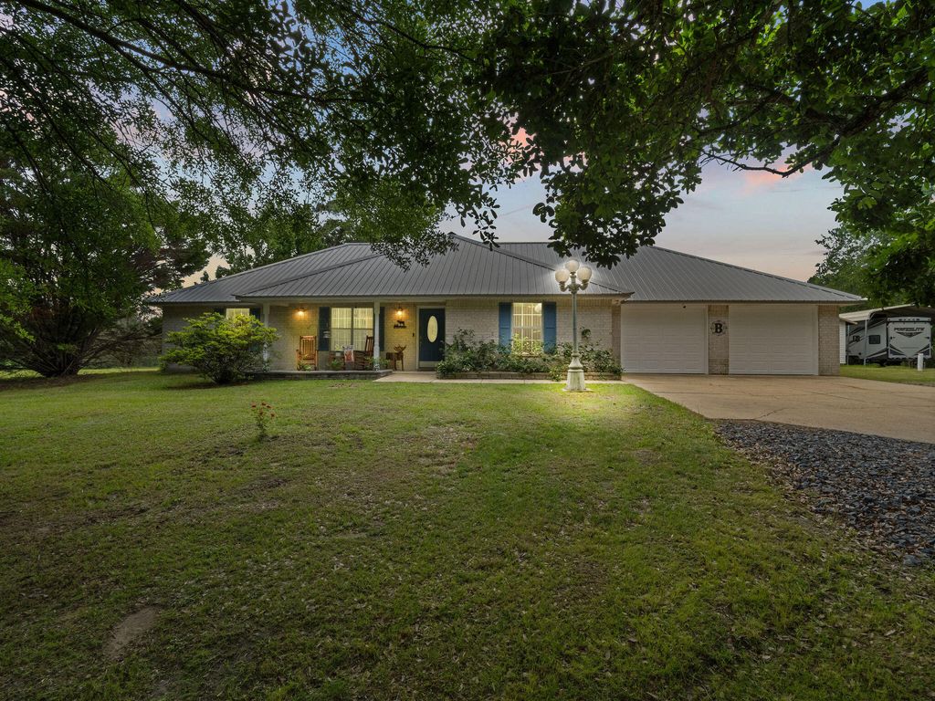 1656 Jeane Chapel, Leesville, LA 71446
