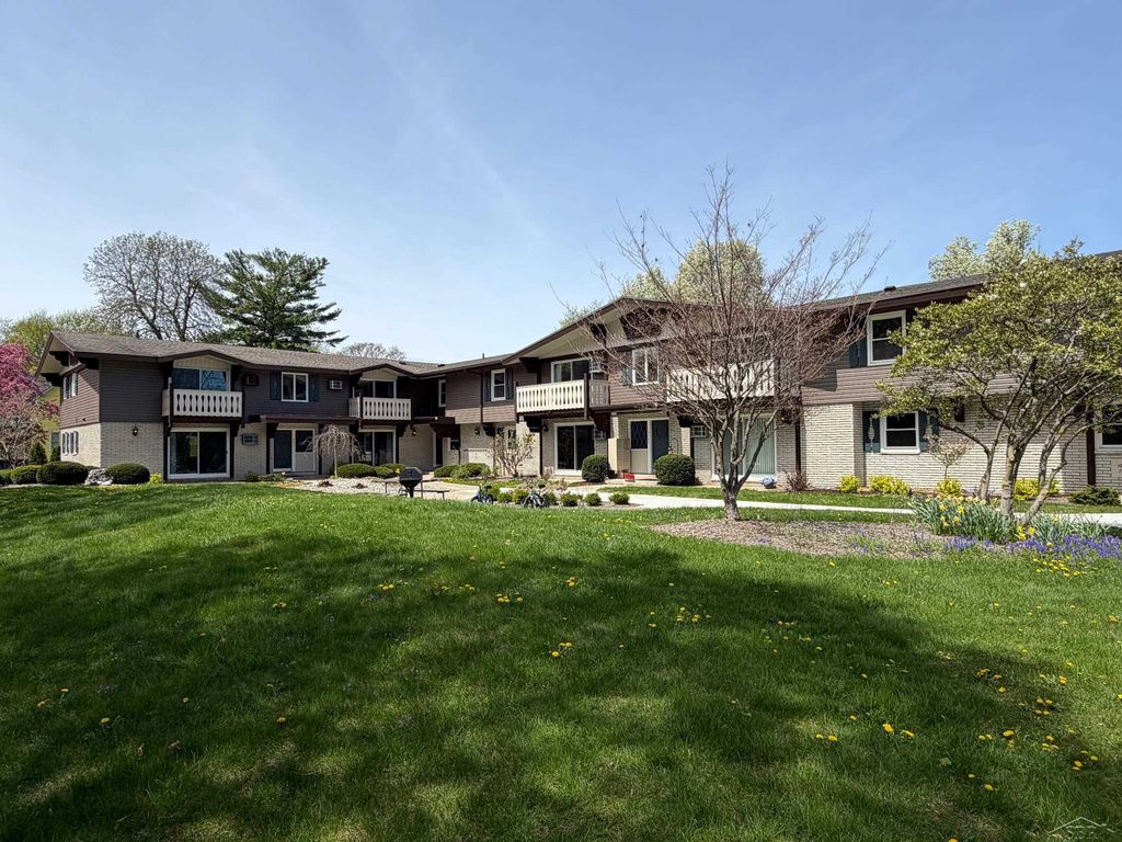 240 W Tuscola UNIT 4 Street, Frankenmuth, MI 48734