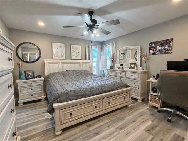 332 S 11th Avenue W, Newton, IA 50208