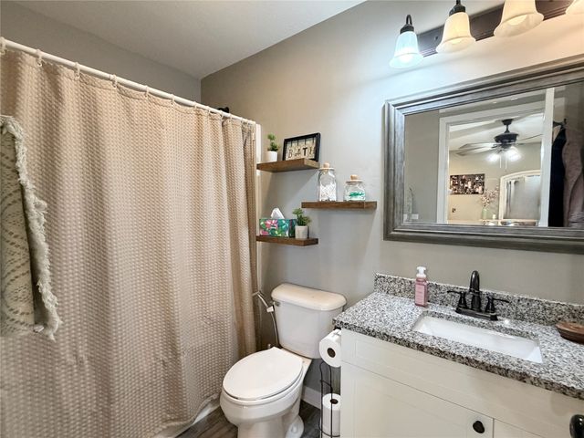 332 S 11th Avenue W, Newton, IA 50208