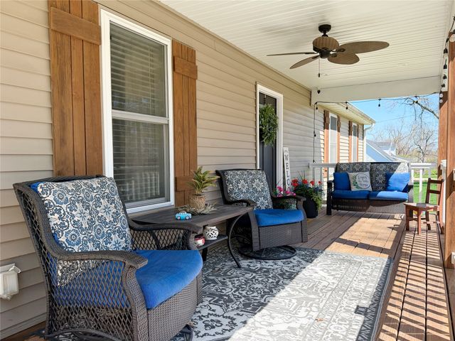 332 S 11th Avenue W, Newton, IA 50208